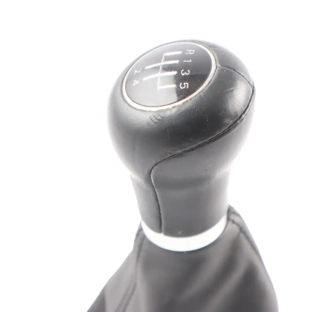 Pomello Selettore Cambio Manuale A 5 Velocità In Pelle per Audi A3 8P con numero di parte 8P0863278BN Audi A3 8P Pomello Selettore Cambio Manuale A 5 Velocità In Pelle - SKU 8P0863278BN - Numero di parte 8P0863278BN