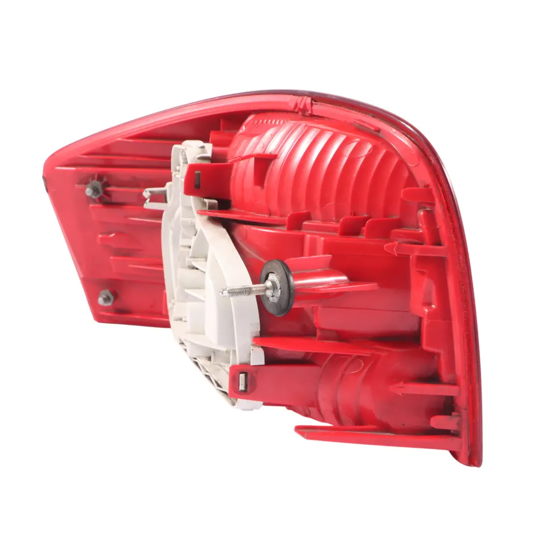 Lámpara trasera Luz trasera Panel lateral Exterior derecho para Audi A3 8P con número de pieza 8P0945096A Audi A3 8P Lámpara trasera Luz trasera Panel lateral Exterior derecho - SKU 8P0945096A-1 - Número de pieza 8P0945096A