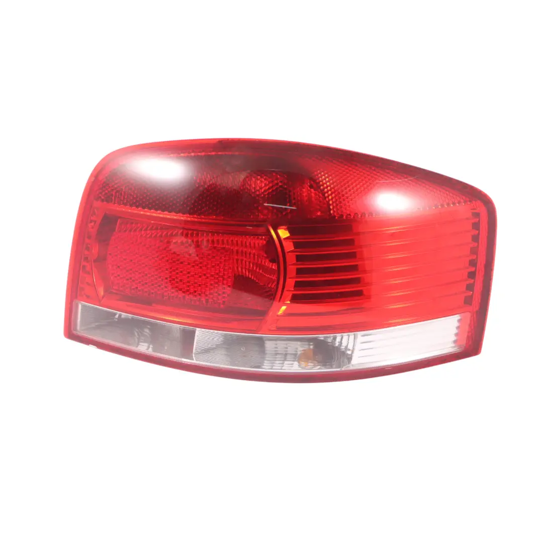 Audi A3 8P Rückleuchte Rücklicht Seitenteil Außen Rechts - SKU 8P0945096A-1 - Teilenummer 8P0945096A