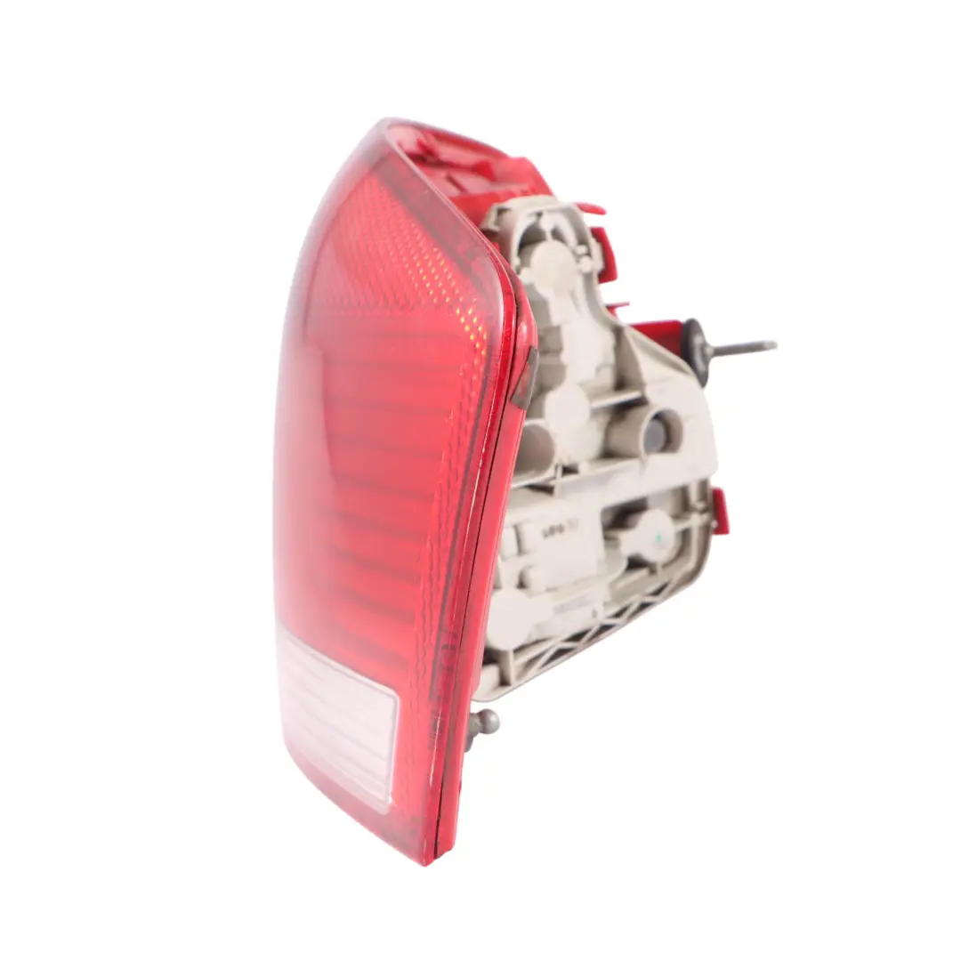 Lampa Zewnętrzna Tył Prawo do Audi A3 8P o numerze 8P0945096A Audi A3 8P Lampa Zewnętrzna Tył Prawo - SKU 8P0945096A-1 - Numer Części 8P0945096A