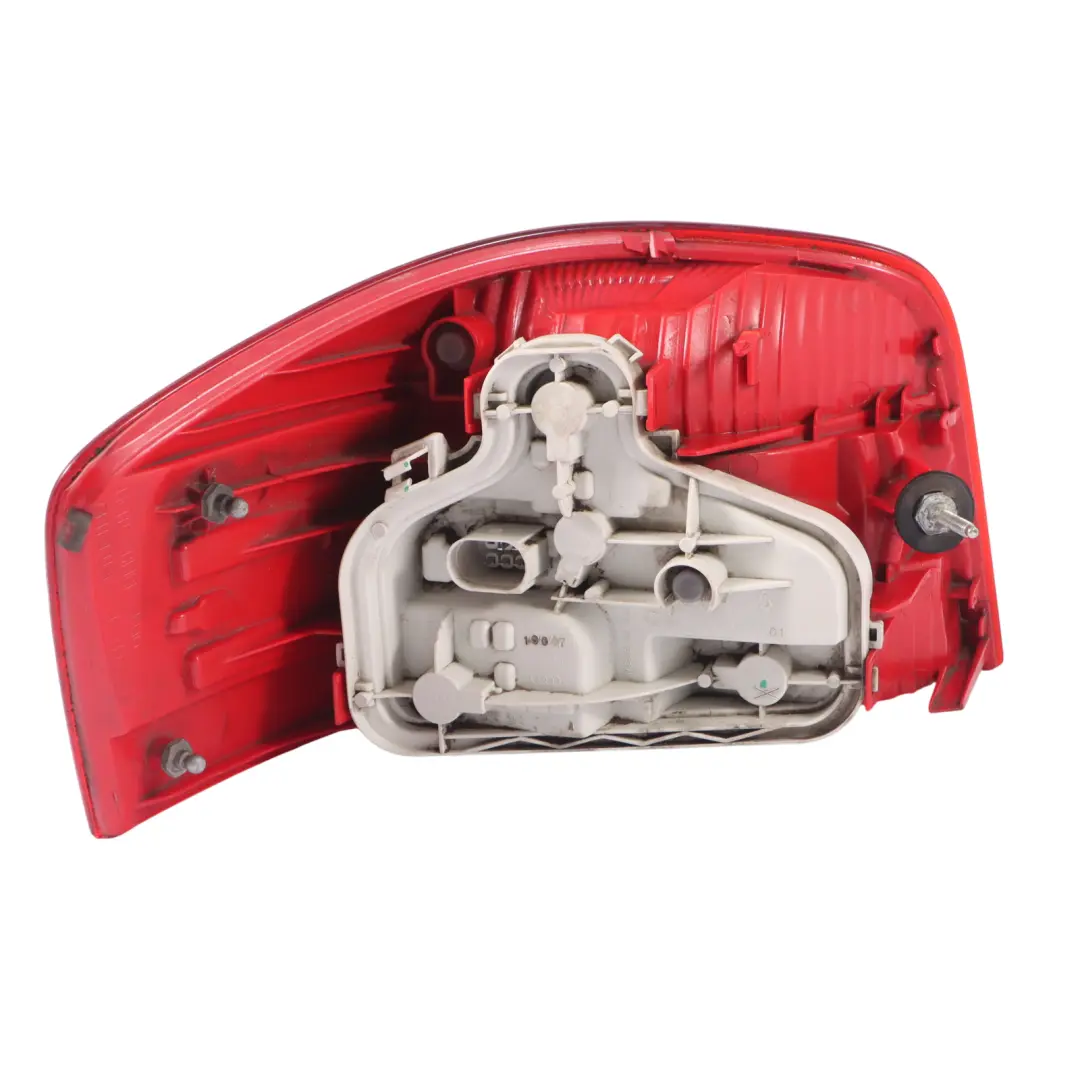 Audi A3 8P Rückleuchte Rücklicht Seitenteil Außen Rechts - SKU 8P0945096A-1 - Teilenummer 8P0945096A