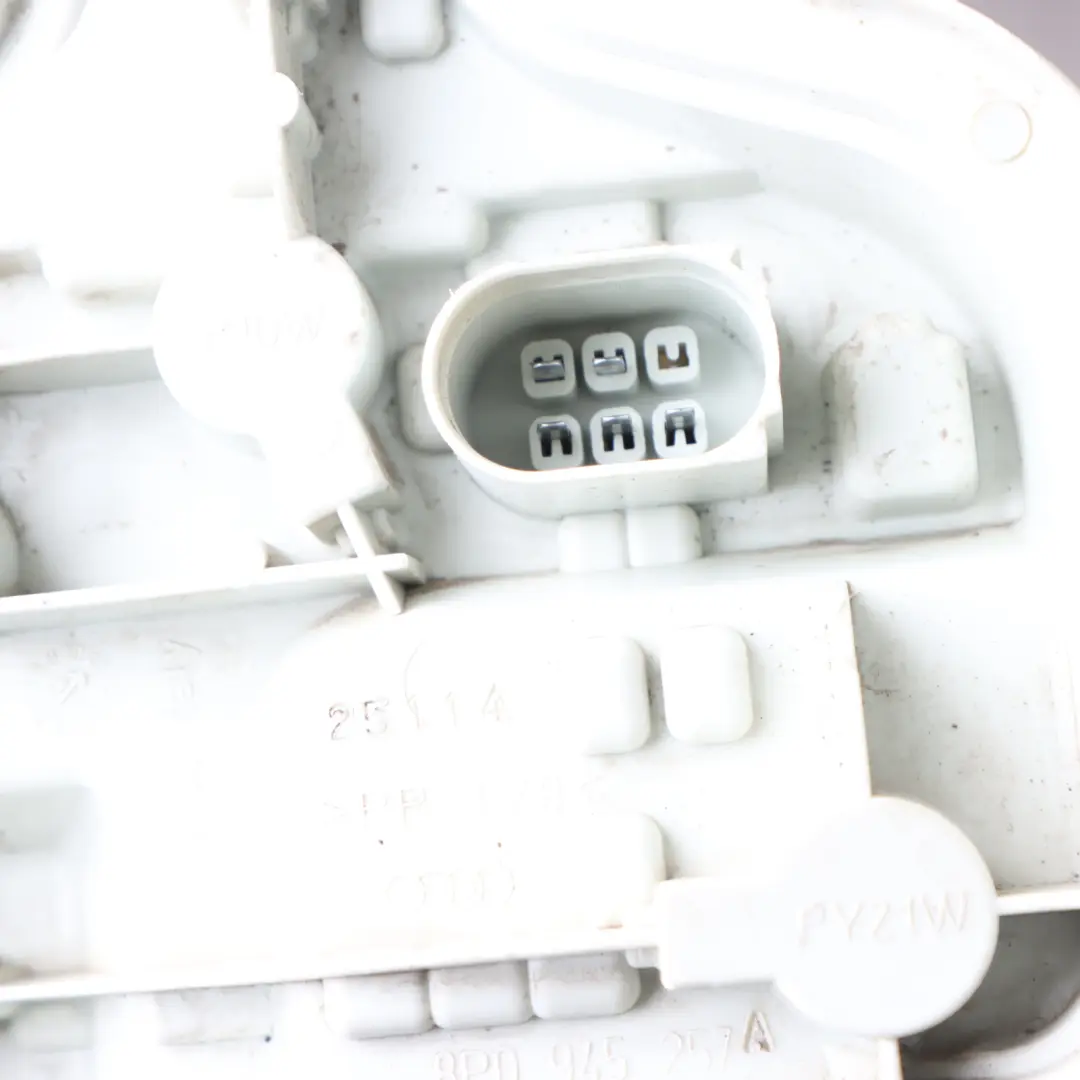 Audi A3 8P Douille De Porte-Ampoule Intérieure Arrière Gauche - SKU 8P0945257A - Numéro de pièce 8P0945257A