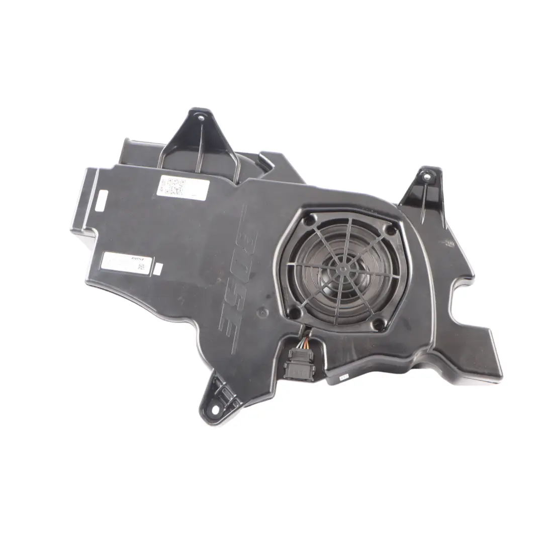 Głośnik Bose Subwoofer Tył Tylny Lewy do Audi S3 8P o numerze 8P3035382C Audi S3 8P Głośnik Bose Subwoofer Tył Tylny Lewy - SKU 8P3035382C - Numer Części 8P3035382C