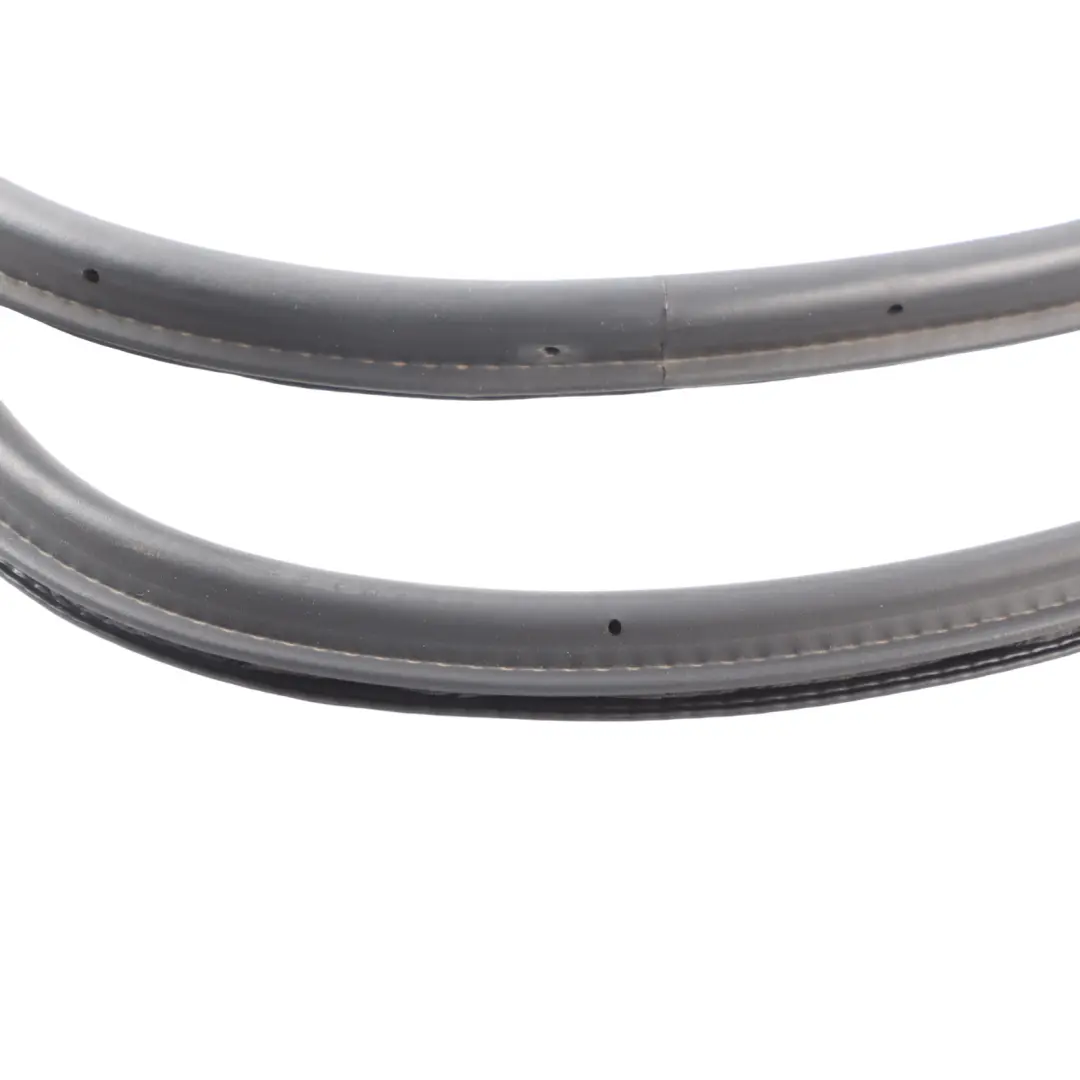 Koffer Raum Heck Klappe Abdichtung Gummi Dichtung für Audi A3 8P mit Teilenummer 8P3827705J Audi A3 8P Koffer Raum Heck Klappe Abdichtung Gummi Dichtung - SKU 8P3827705J - Teilenummer 8P3827705J