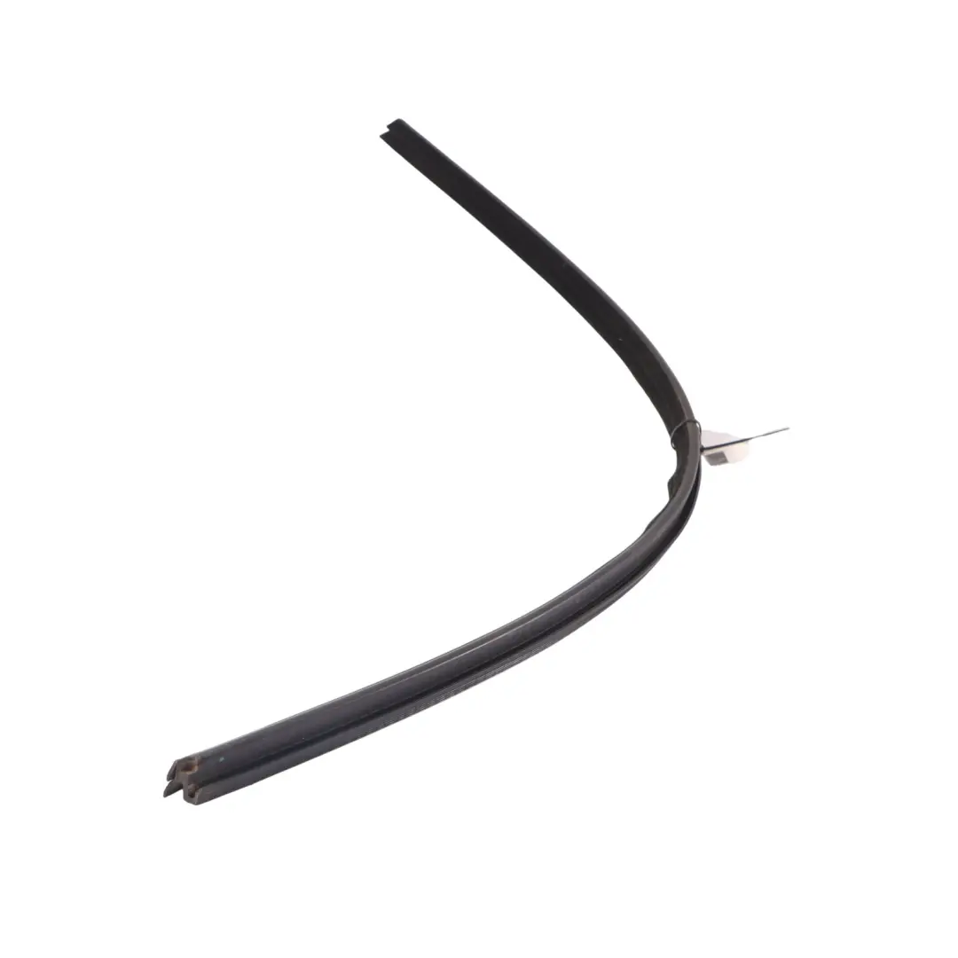 Guarnizione interna finestrino portiera anteriore destra per Audi A3 8P con numero di parte 8P3837480D Audi A3 8P Guarnizione interna finestrino portiera anteriore destra - SKU 8P3837480D - Numero di parte 8P3837480D