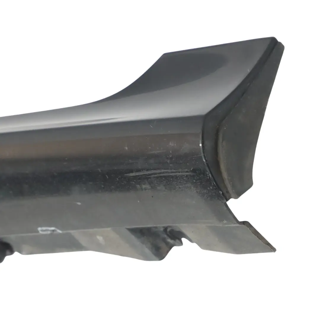 Gonna laterale sinistra Pannello di copertura Phantom Black - Z9Y per Audi A3 S3 8P con numero di parte 8P4853859 Audi A3 S3 8P Gonna laterale sinistra Pannello di copertura Phantom Black - Z9Y - SKU 8P4853859-PHB - Numero di parte 8P4853859