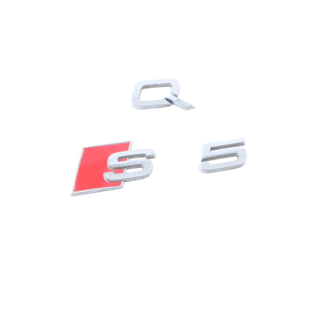Portellone Posteriore Lettering Badge Emblema SQ5 per Audi SQ5 FY con numero di parte 8R0853735 Audi SQ5 FY Portellone Posteriore Lettering Badge Emblema SQ5 - SKU 8R0853735 - Numero di parte 8R0853735