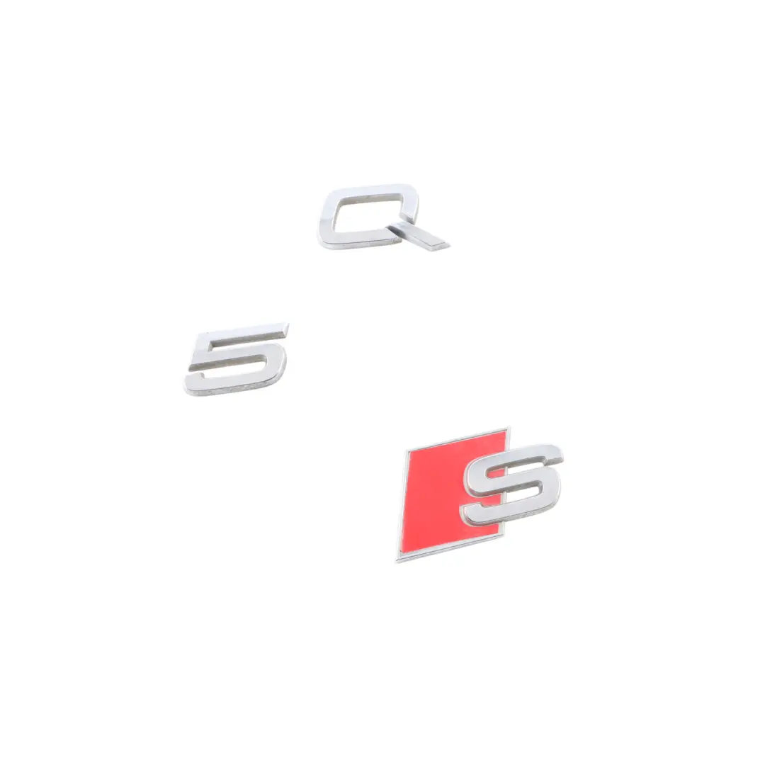 Portellone Posteriore Lettering Badge Emblema SQ5 per Audi SQ5 FY con numero di parte 8R0853735 Audi SQ5 FY Portellone Posteriore Lettering Badge Emblema SQ5 - SKU 8R0853735 - Numero di parte 8R0853735