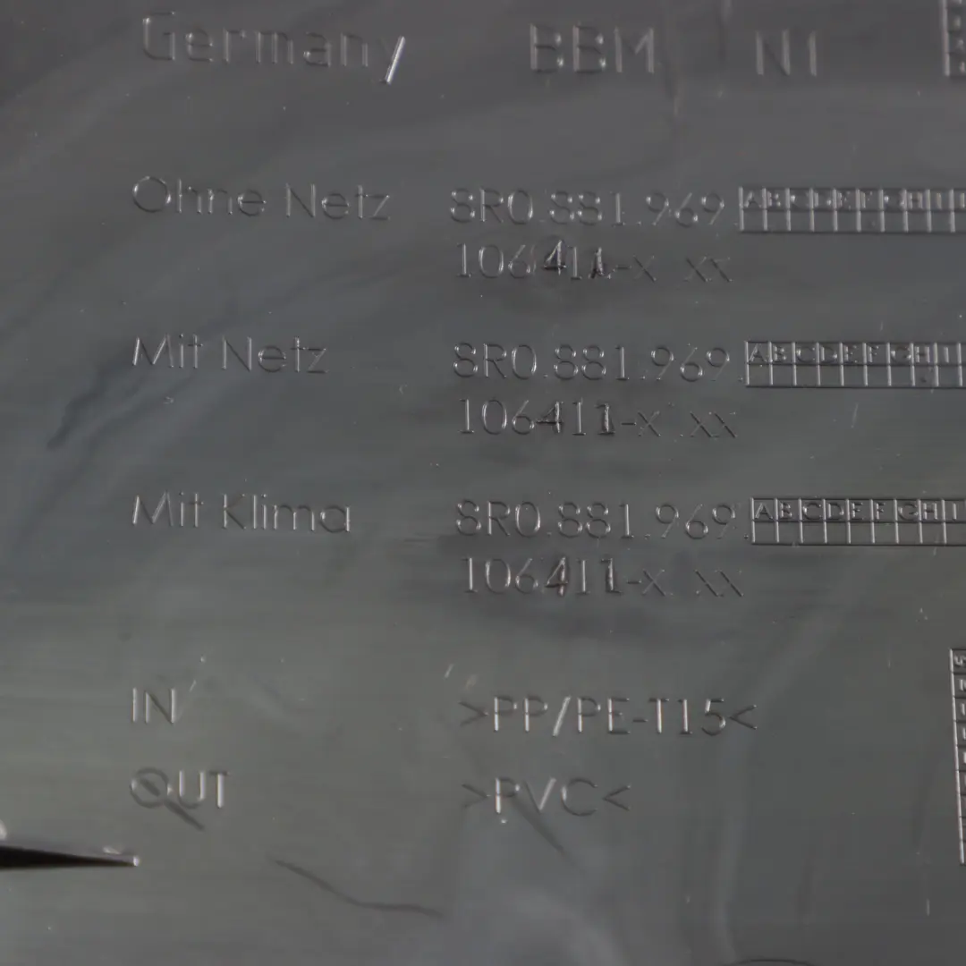 Tapa Respaldo Panel Delantero Negro Derecha Izquierda para Audi Q3 8U con número de pieza 8R0881969 Audi Q3 8U Tapa Respaldo Panel Delantero Negro Derecha Izquierda - SKU 8R0881969 - Número de pieza 8R0881969