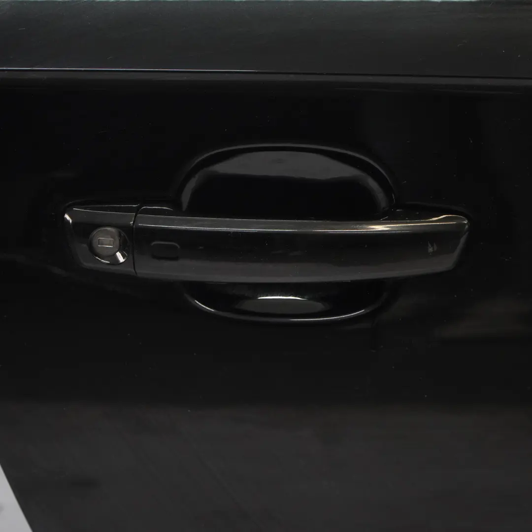 Tapa Puerta Delantera Derecha Mythical Black Metallic - Y9T para Audi TT FV con número de pieza 8S0831052A Audi TT FV Tapa Puerta Delantera Derecha Mythical Black Metallic - Y9T - SKU 8S0831052A-MYB - Número de pieza 8S0831052A