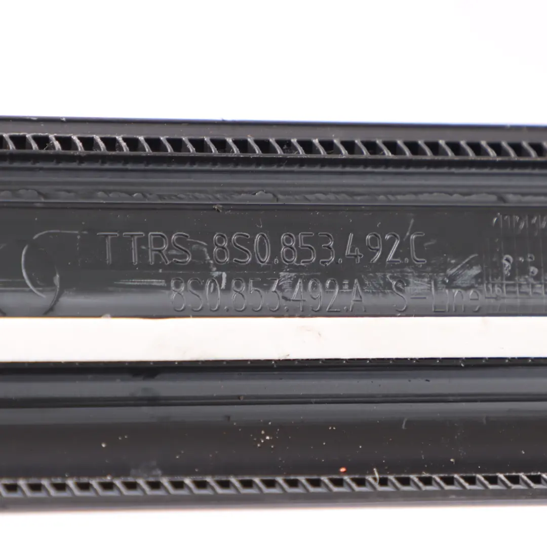 Garniture seuil porte Couvercle plaque avant droit pour Audi TT FV S-Line à propos du numéro de pièce 8S0853492A Audi TT FV S-Line Garniture seuil porte Couvercle plaque avant droit - SKU 8S0853492A - Numéro de pièce 8S0853492A