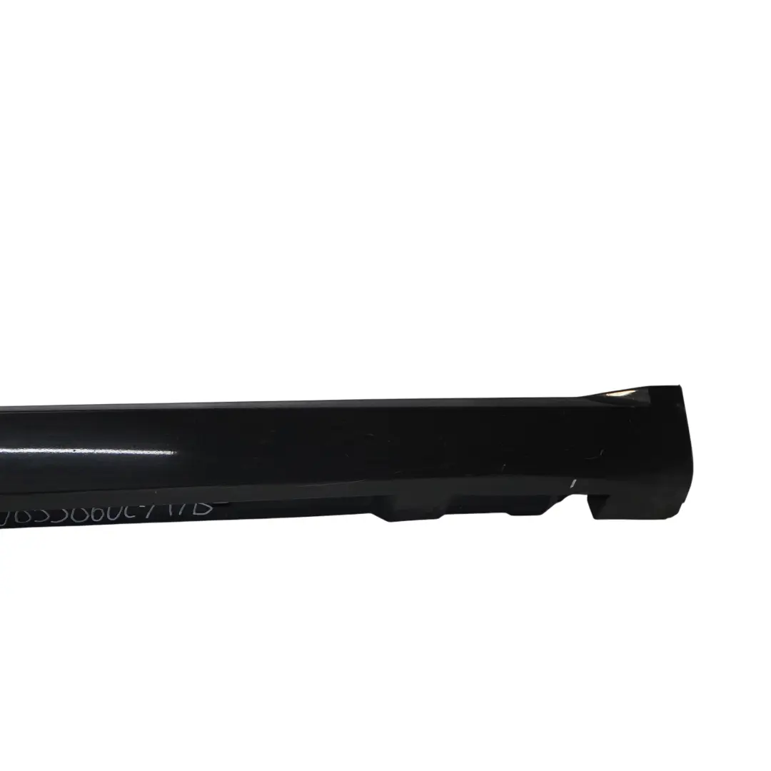 Gonna laterale Pannello soglia porta destra Mythical Black - Y9T per Audi TT FV con numero di parte 8S0853860C Audi TT FV Gonna laterale Pannello soglia porta destra Mythical Black - Y9T - SKU 8S0853860C-MYB - Numero di parte 8S0853860C