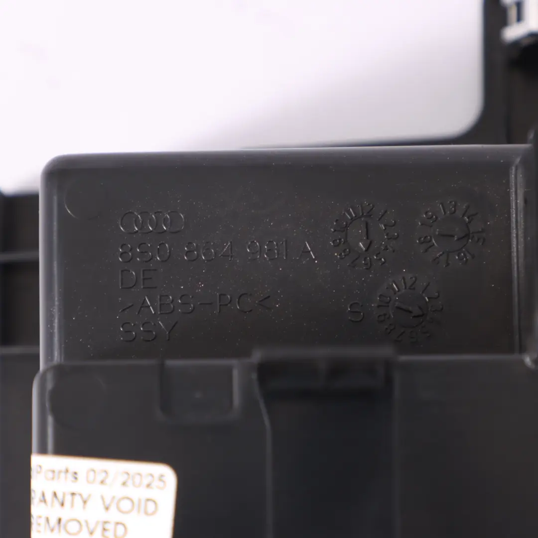 Schowek Konsoli Środkowej Podłokietnika AUX Port USB do Audi TT FV o numerze 8S0864981A Audi TT FV Schowek Konsoli Środkowej Podłokietnika AUX Port USB - SKU 8S0864981A - Numer Części 8S0864981A