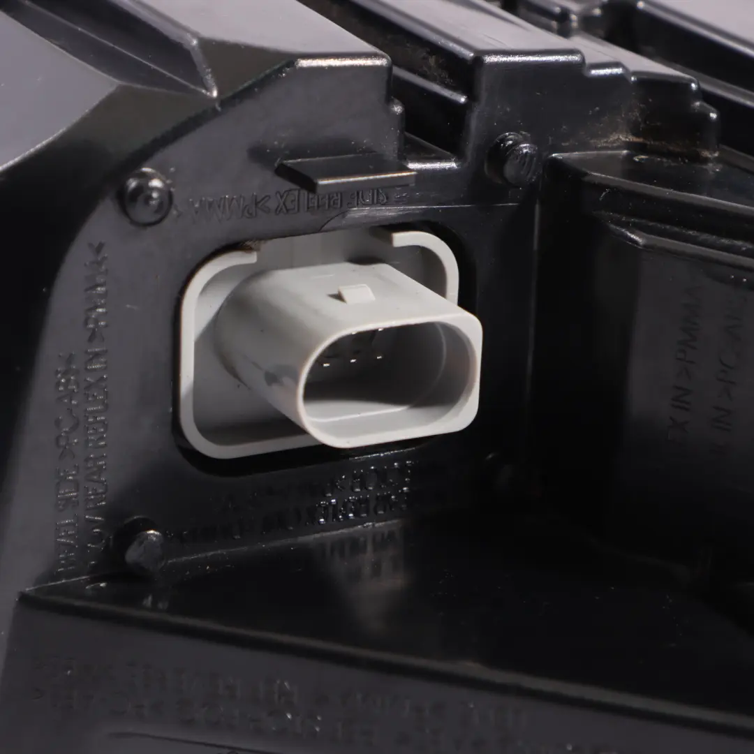 Audi TT FV Lámpara trasera luz trasera exterior derecha - SKU 8S0945096 - Número de pieza 8S0945096