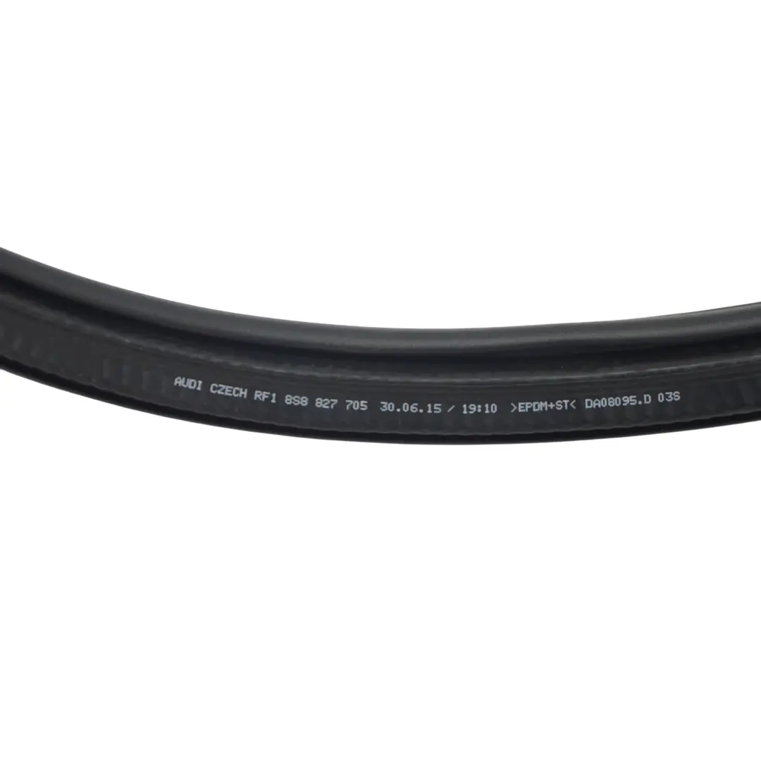 Guarnizione gomma telaio portellone posteriore bagagliaio per Audi TT FV con numero di parte 8S8827705 Audi TT FV Guarnizione gomma telaio portellone posteriore bagagliaio - SKU 8S8827705 - Numero di parte 8S8827705