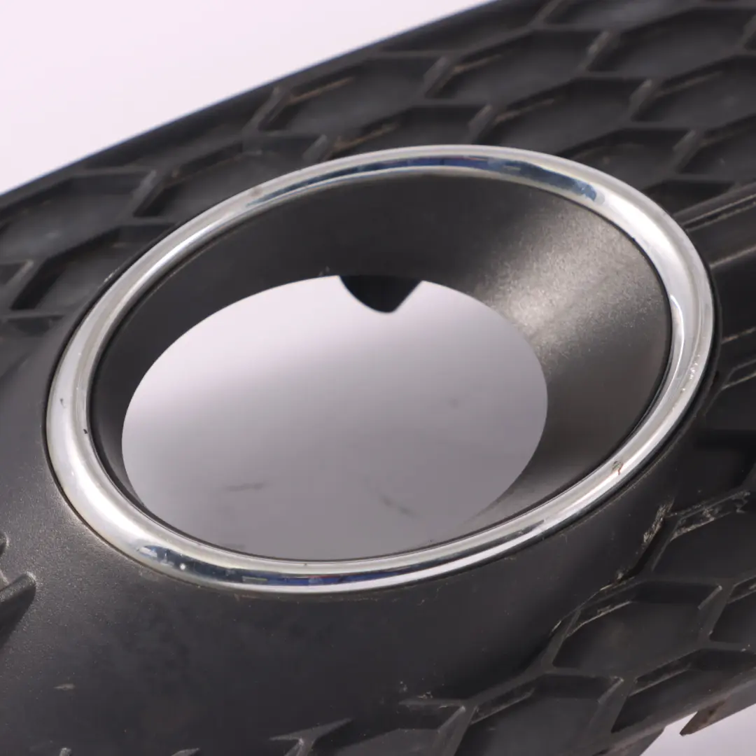 Dolna Kratka Zderzaka Ramka Lewa do Audi Q3 8U o numerze 8U0807681D Audi Q3 8U Dolna Kratka Zderzaka Ramka Lewa - SKU 8U0807681D - Numer Części 8U0807681D