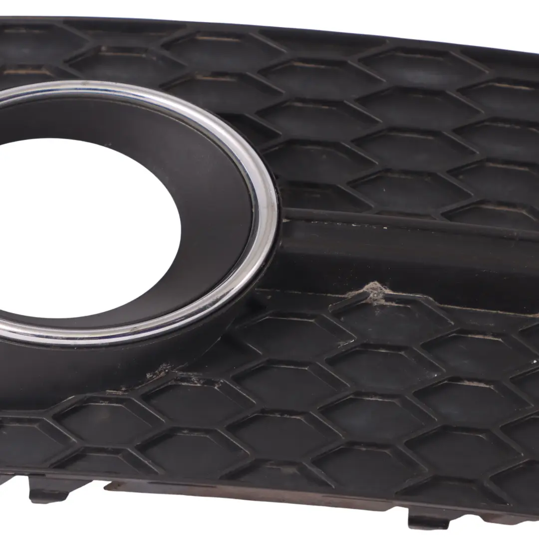 paraurti fendinebbia copertura lampada sinistra griglia per Audi Q3 8U con numero di parte 8U0807681D Audi Q3 8U paraurti fendinebbia copertura lampada sinistra griglia - SKU 8U0807681D - Numero di parte 8U0807681D