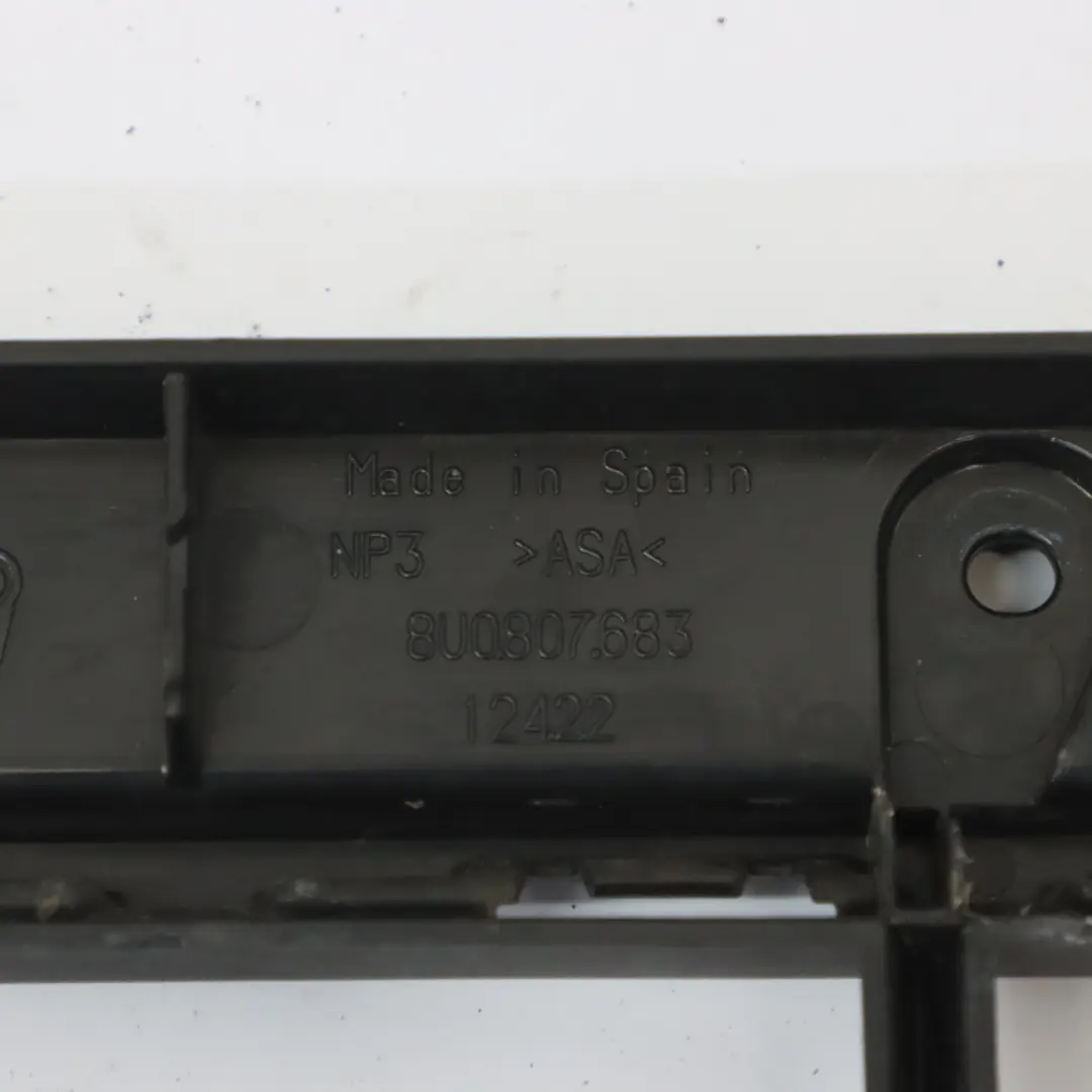 Audi Q3 8U Supporto griglia centrale anteriore inserto paraurti - SKU 8U0807683 - Numero di parte 8U0807683