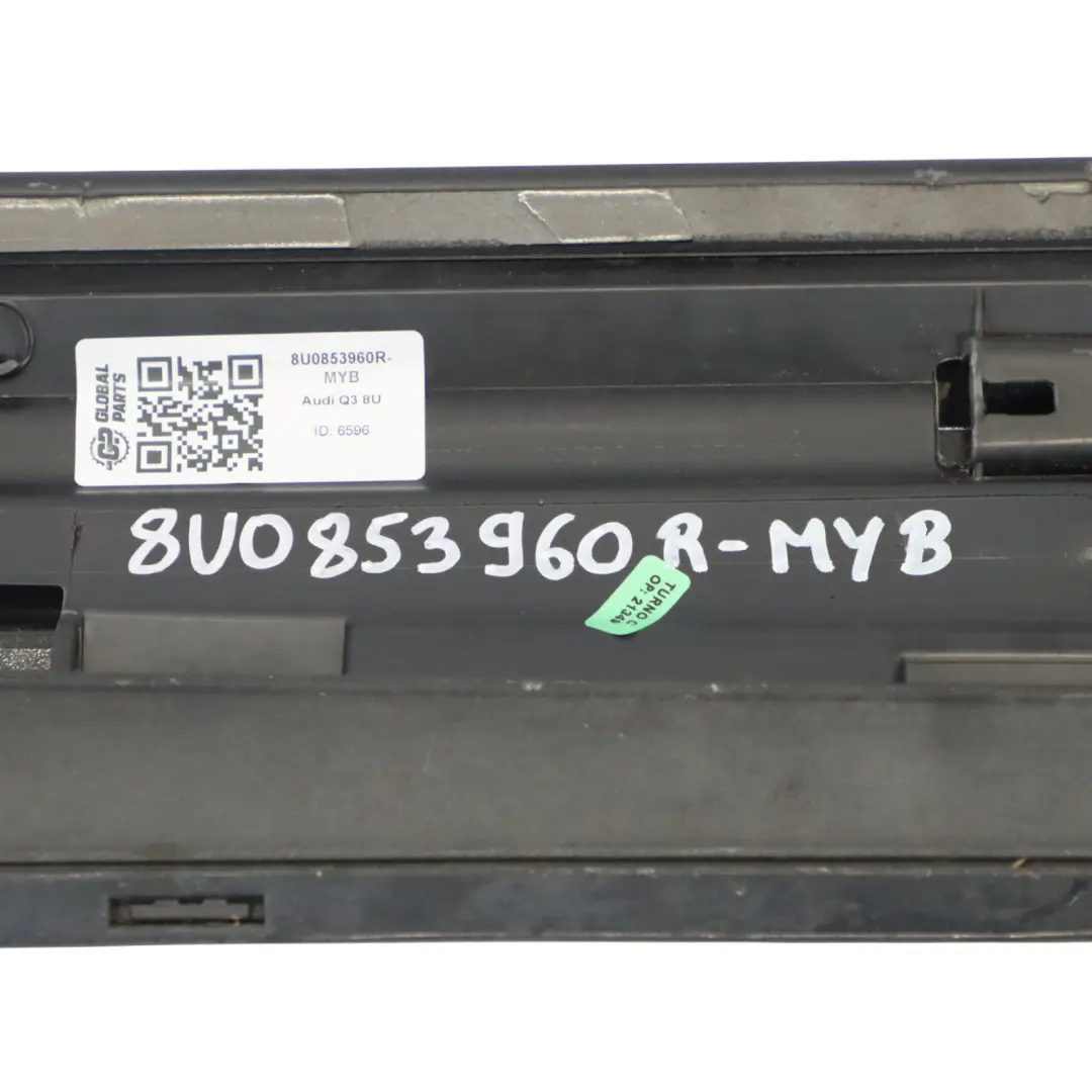 Davanzale Anteriore Pannello Di Copertura Destro Nero Mitico - Y9T per Audi Q3 8U con numero di parte 8U0853960R Audi Q3 8U Davanzale Anteriore Pannello Di Copertura Destro Nero Mitico - Y9T - SKU 8U0853960R-MYB - Numero di parte 8U0853960R