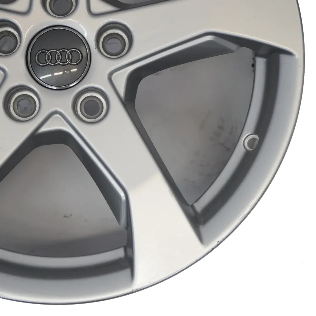 Audi A3 8V Jante argentée en alliage 17" ET:51 7,5J flèche l'étoile 8V0601025CT - SKU 8V0601025CT-2 - Numéro de pièce 8V0601025CT-2