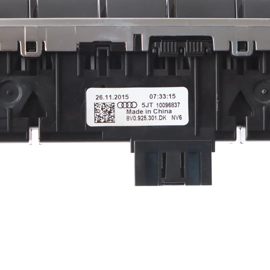 Pannello Pulsanti Emergenza Controllo Trazione per Audi A3 8V con numero di parte 8V0925301DK Audi A3 8V Pannello Pulsanti Emergenza Controllo Trazione - SKU 8V0925301DK - Numero di parte 8V0925301DK