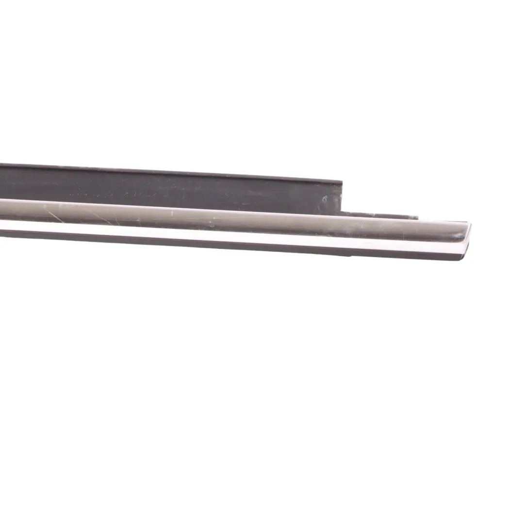 Puerta Delantera Ventana Junta Burlete Cromo Derecha para Audi A3 8V con número de pieza 8V3853284 Audi A3 8V Puerta Delantera Ventana Junta Burlete Cromo Derecha - SKU 8V3853284 - Número de pieza 8V3853284