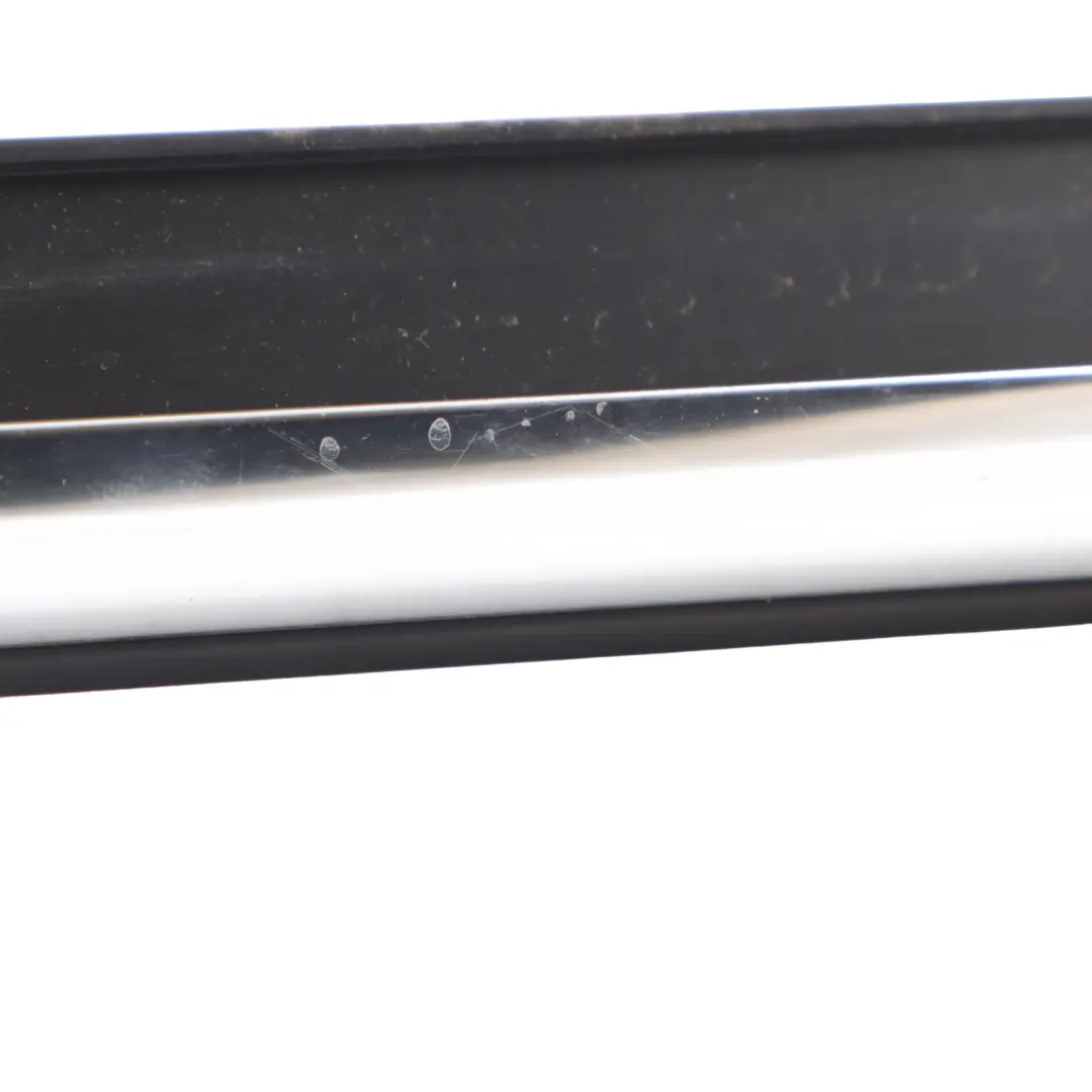 Guarnizione Finestrino Portiera Anteriore Destra Cromata per Audi A3 8V con numero di parte 8V3853284 Audi A3 8V Guarnizione Finestrino Portiera Anteriore Destra Cromata - SKU 8V3853284 - Numero di parte 8V3853284