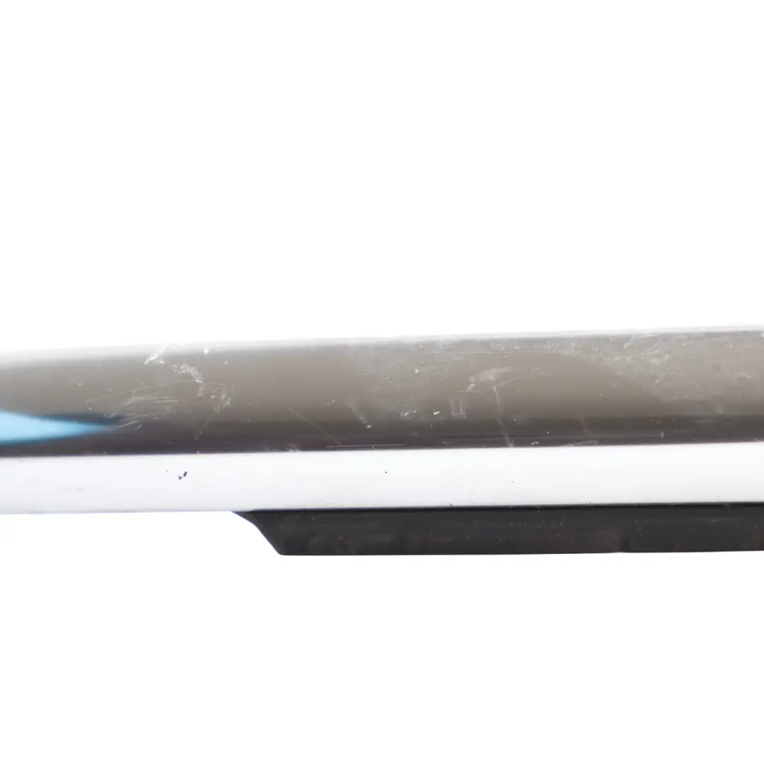 Puerta Delantera Ventana Junta Burlete Cromo Derecha para Audi A3 8V con número de pieza 8V3853284 Audi A3 8V Puerta Delantera Ventana Junta Burlete Cromo Derecha - SKU 8V3853284 - Número de pieza 8V3853284