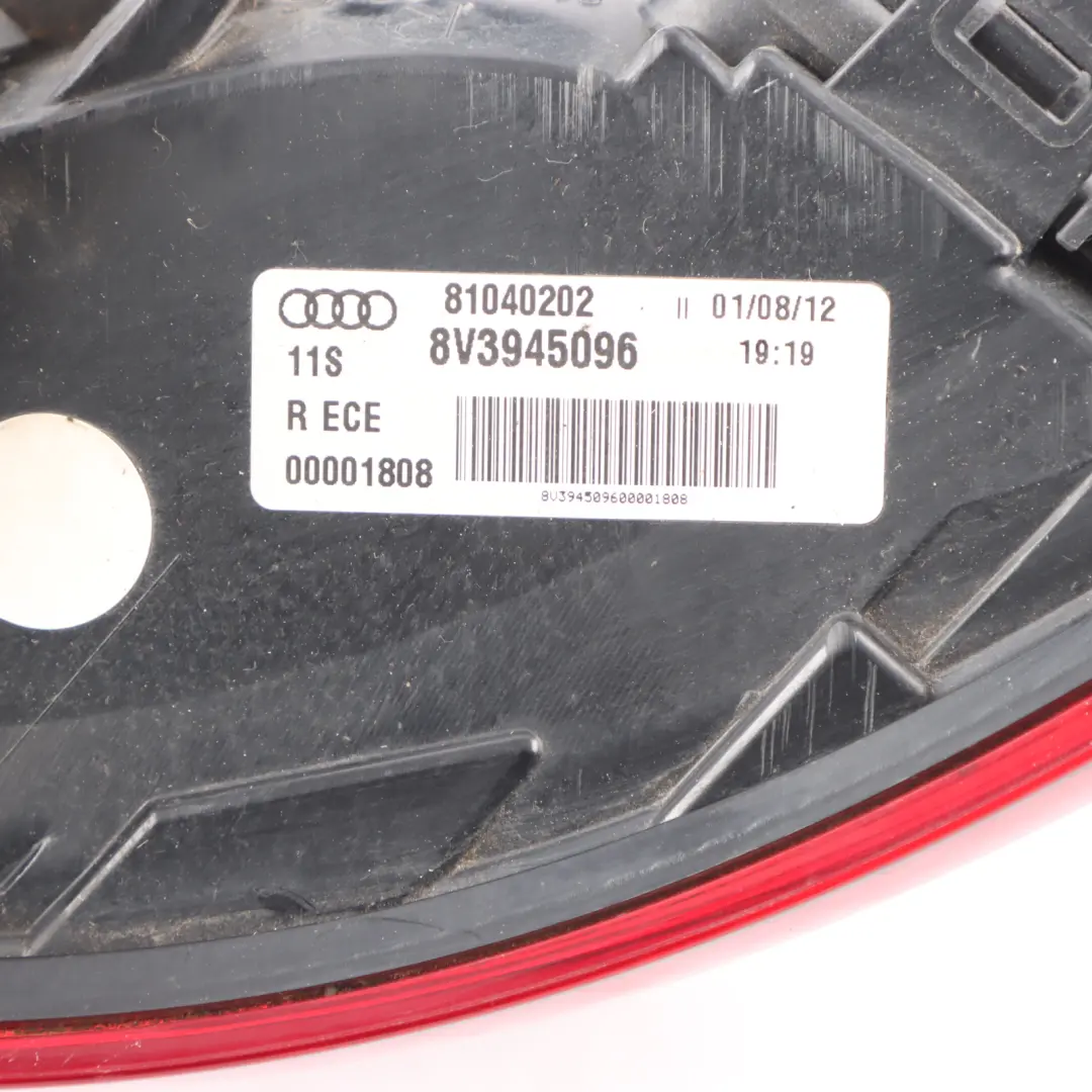 Luz Trasera Trasera Derecha Luz Exterior para Audi A3 8V con número de pieza 8V3945096 Audi A3 8V Luz Trasera Trasera Derecha Luz Exterior - SKU 8V3945096 - Número de pieza 8V3945096