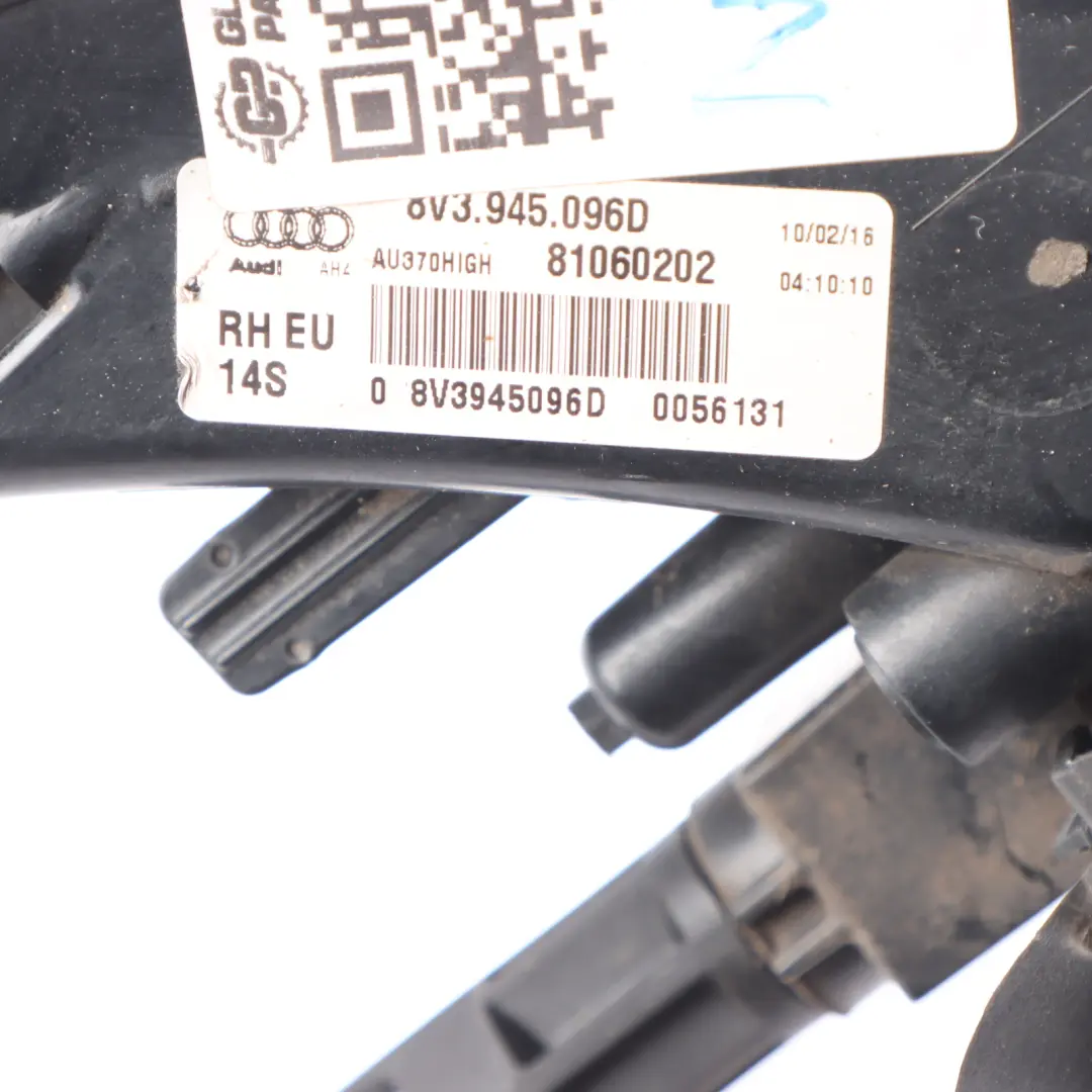 Tylna Lampa Klapa Bagażnika Lampa Prawy Tył do Audi A3 S3 8V o numerze 8V3945096D Audi A3 S3 8V Tylna Lampa Klapa Bagażnika Lampa Prawy Tył - SKU 8V3945096D - Numer Części 8V3945096D