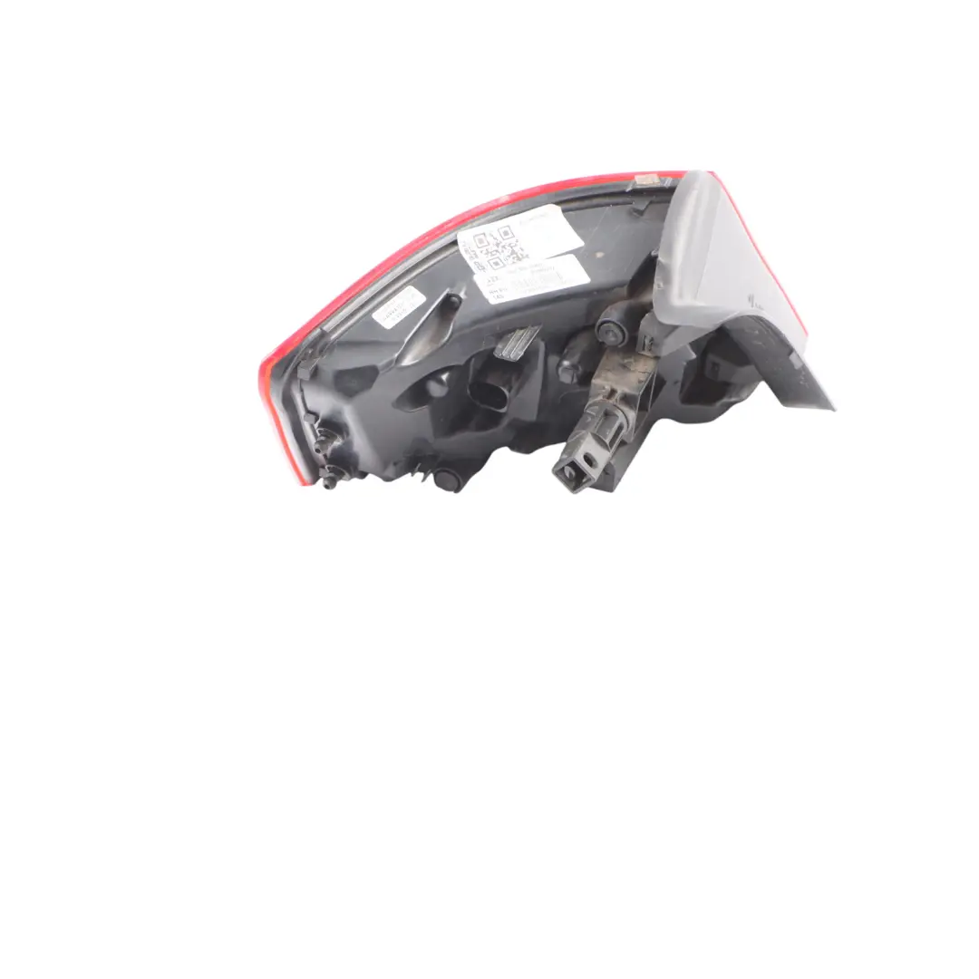 Light Trunk Lid Boot Tailgate Lamp Rear Right O/S to Audi A3 S3 8V with Part number 8V3945096D Audi A3 S3 8V Light Trunk Lid Boot Tailgate Lamp Rear Right O/S - SKU 8V3945096D - Part number 8V3945096D