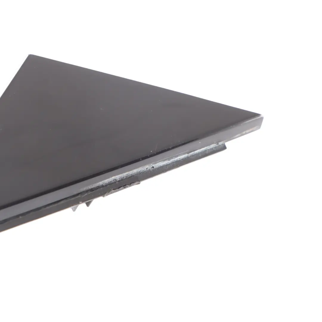 Rivestimento Triangolo Porta Anteriore Sinistra Interno per Audi A3 8V con numero di parte 8V4837637 Audi A3 8V Rivestimento Triangolo Porta Anteriore Sinistra Interno - SKU 8V4837637 - Numero di parte 8V4837637