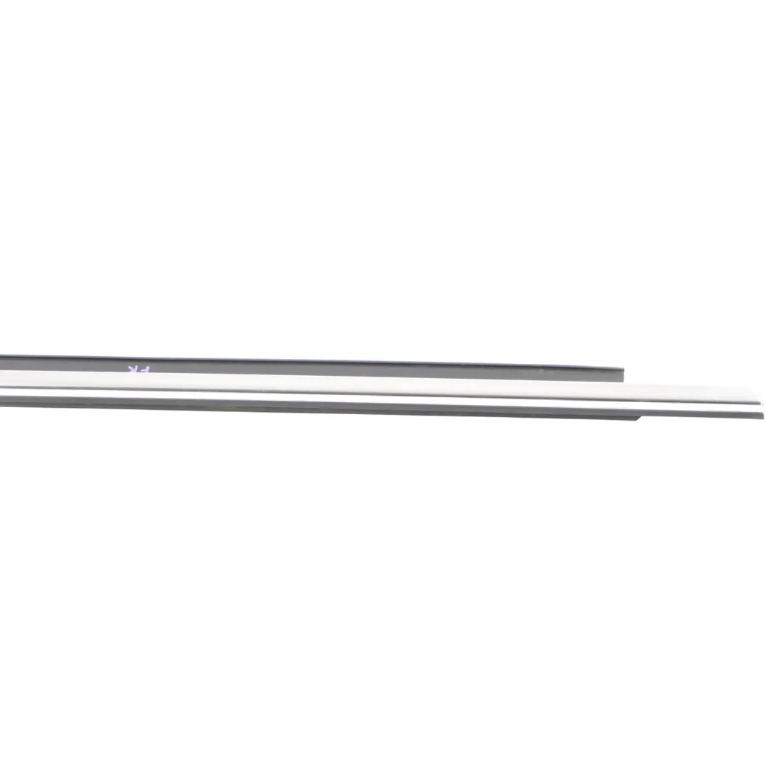 Guarnizione Finestrino Anteriore Destra Striscia Trim per Audi A3 8V con numero di parte 8V4853284 Audi A3 8V Guarnizione Finestrino Anteriore Destra Striscia Trim - SKU 8V4853284 - Numero di parte 8V4853284