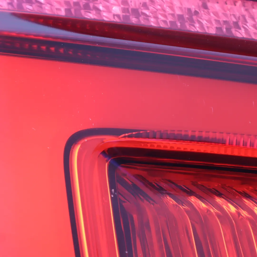 Tylna Lampa Tylna Klapa Bagażnika Zewnętrzna Lewa do Audi S3 8V o numerze 8V4945091 Audi S3 8V Tylna Lampa Tylna Klapa Bagażnika Zewnętrzna Lewa - SKU 8V4945091 - Numer Części 8V4945091