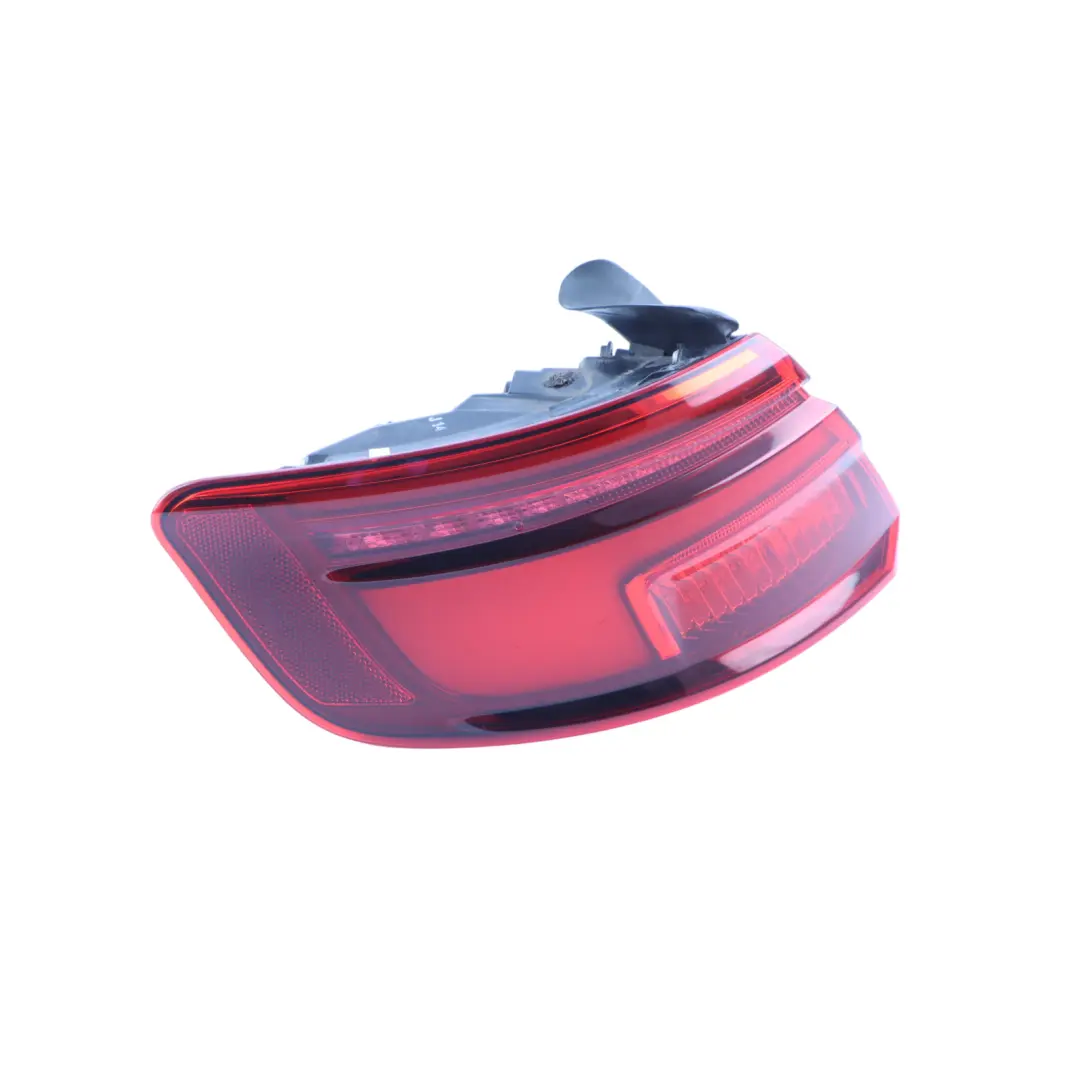 Tylna Lampa Tylna Klapa Bagażnika Zewnętrzna Lewa do Audi S3 8V o numerze 8V4945091 Audi S3 8V Tylna Lampa Tylna Klapa Bagażnika Zewnętrzna Lewa - SKU 8V4945091 - Numer Części 8V4945091