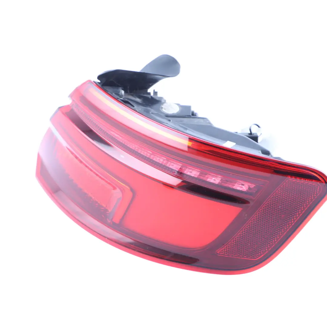 Tylna Lampa Klapy Bagażnika Zewnętrzna Prawa do Audi S3 8V o numerze 8V4945092 Audi S3 8V Tylna Lampa Klapy Bagażnika Zewnętrzna Prawa - SKU 8V4945092 - Numer Części 8V4945092