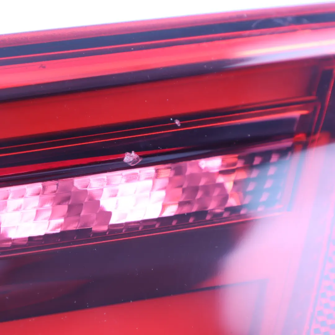 Luz Trasera Tapa Maletero Portón Trasero Exterior Derecho para Audi S3 8V con número de pieza 8V4945092 Audi S3 8V Luz Trasera Tapa Maletero Portón Trasero Exterior Derecho - SKU 8V4945092 - Número de pieza 8V4945092