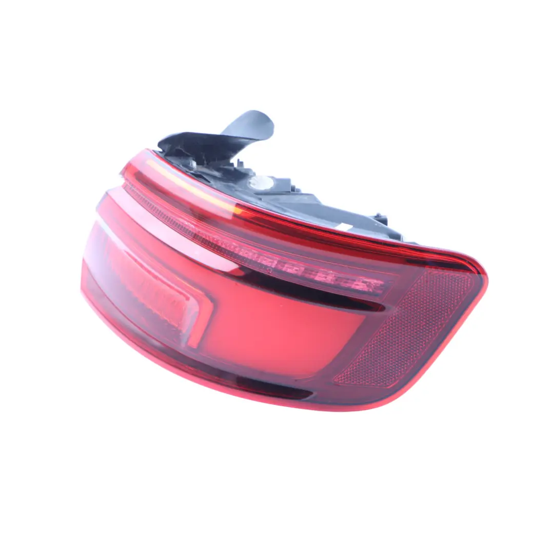 Tylna Lampa Klapy Bagażnika Zewnętrzna Prawa do Audi S3 8V o numerze 8V4945092 Audi S3 8V Tylna Lampa Klapy Bagażnika Zewnętrzna Prawa - SKU 8V4945092 - Numer Części 8V4945092