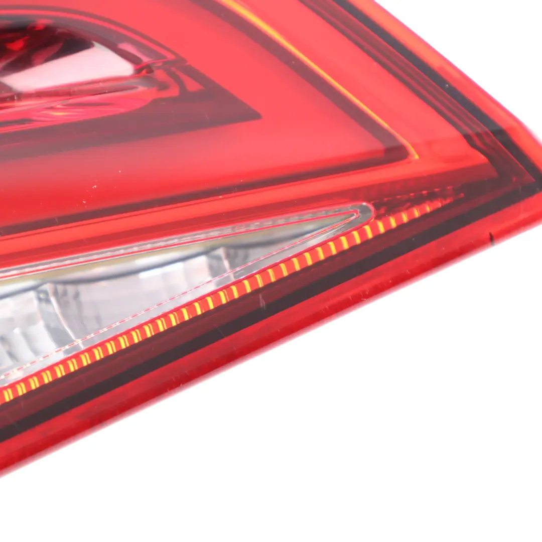 Feu Arrière De Coffre De Hayon Intérieur Gauche pour Audi S3 8V à propos du numéro de pièce 8V4945093C Audi S3 8V Feu Arrière De Coffre De Hayon Intérieur Gauche - SKU 8V4945093C - Numéro de pièce 8V4945093C