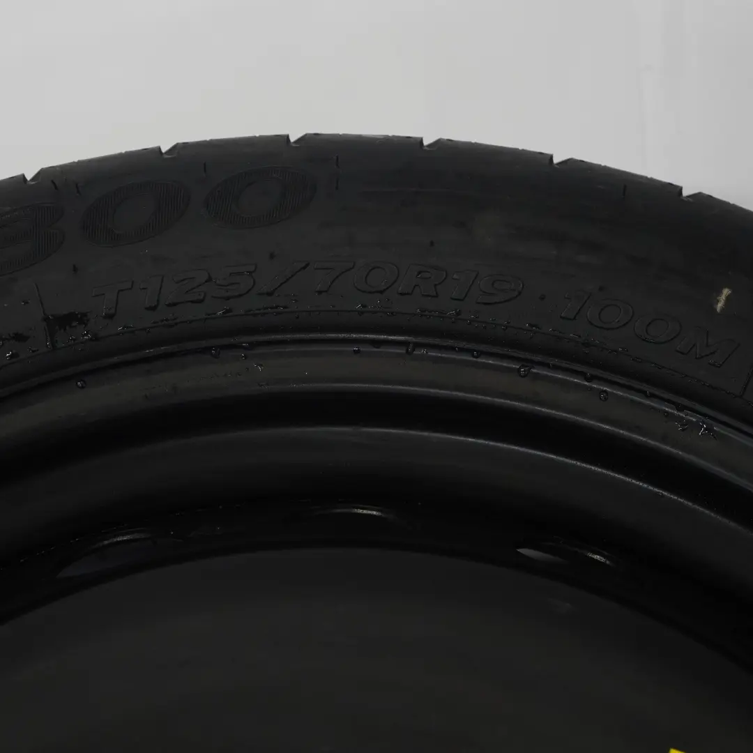 Rueda repuesto acero Neumático Hankook 125/70 R19 ET:22 4J para Audi A5 F5 con número de pieza 8W0601027C Audi A5 F5 Rueda repuesto acero Neumático Hankook 125/70 R19 ET:22 4J - SKU 8W0601027C - Número de pieza 8W0601027C