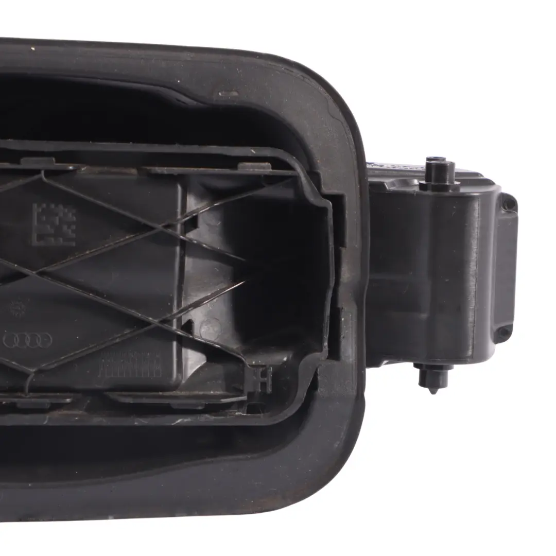 Pokrywa Obudowy Klapki Wlewu Paliwa do Audi A4 B9 o numerze 8W0809906D Audi A4 B9 Pokrywa Obudowy Klapki Wlewu Paliwa - SKU 8W0809906D - Numer Części 8W0809906D