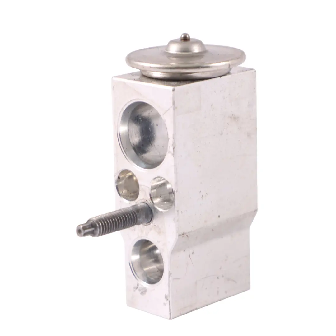 Expansion Valve Air Conditioning A/C to Audi A4 B9 A5 F5 with Part number 8W0816679 Audi A4 B9 A5 F5 Expansion Valve Air Conditioning A/C - SKU 8W0816679 - Part number 8W0816679