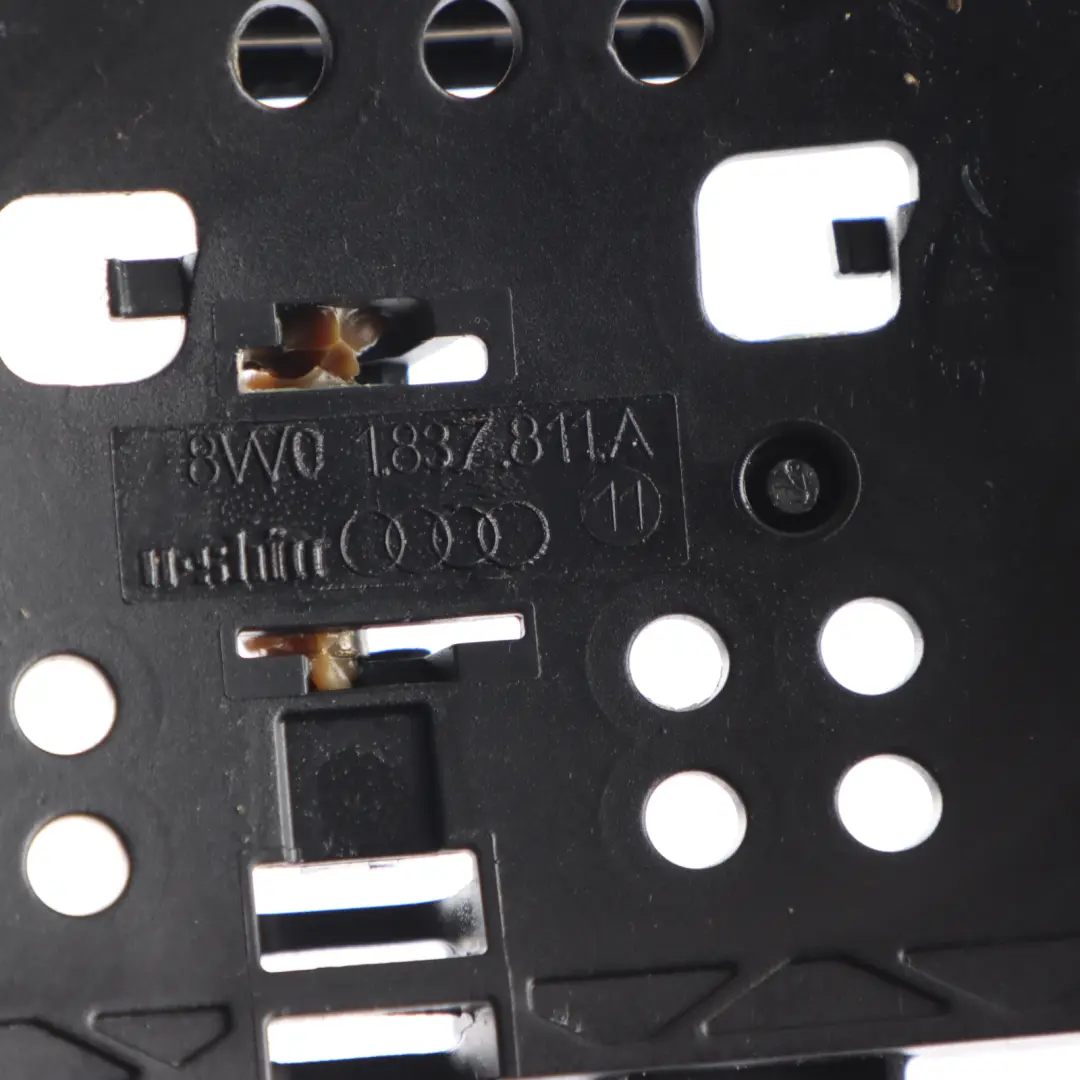 Audi A4 B9 A5 F5 Puerta Exterior Manija Soporte Soporte Izquierda - SKU 8W0837811A-1 - Número de pieza 8W0837811A