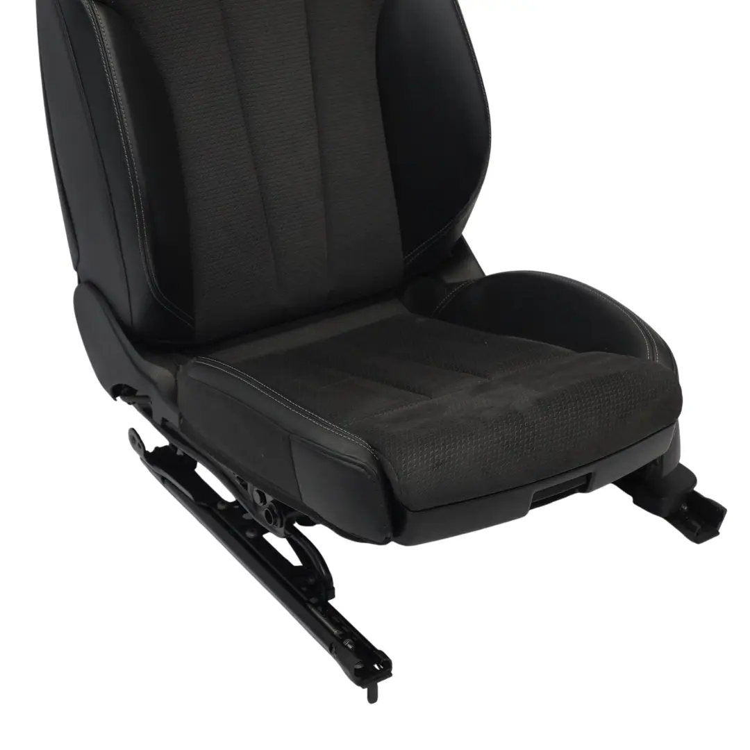 anteriore sinistro riscaldato mezza pelle Soul nero grigio per Audi A5 F5 Sport Seat con numero di parte 8W0881805P Audi A5 F5 Sport Seat anteriore sinistro riscaldato mezza pelle Soul nero grigio - SKU 8W0881805P - Numero di parte 8W0881805P