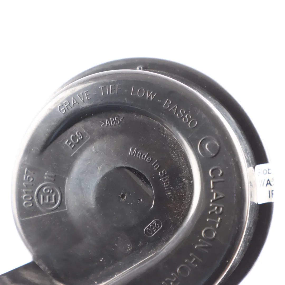 Alarm Siren Horn Signal Low Tone Fanfare Right O/S Side to Audi A4 B9 with Part number 8W0951221 Audi A4 B9 Alarm Siren Horn Signal Low Tone Fanfare Right O/S Side - SKU 8W0951221 - Part number 8W0951221