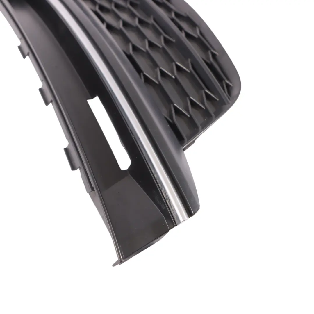 Osłona Kratka Zderzaka Prawy Przód do Audi A5 F5 S-Line o numerze 8W6807682 Audi A5 F5 S-Line Osłona Kratka Zderzaka Prawy Przód - SKU 8W6807682 - Numer Części 8W6807682