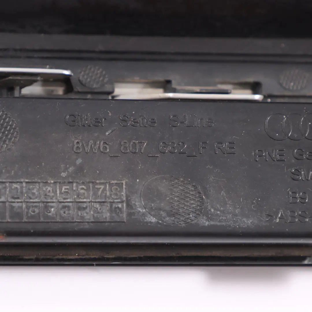 Osłona Kratka Zderzaka Prawy Przód do Audi A5 F5 S-Line o numerze 8W6807682 Audi A5 F5 S-Line Osłona Kratka Zderzaka Prawy Przód - SKU 8W6807682 - Numer Części 8W6807682