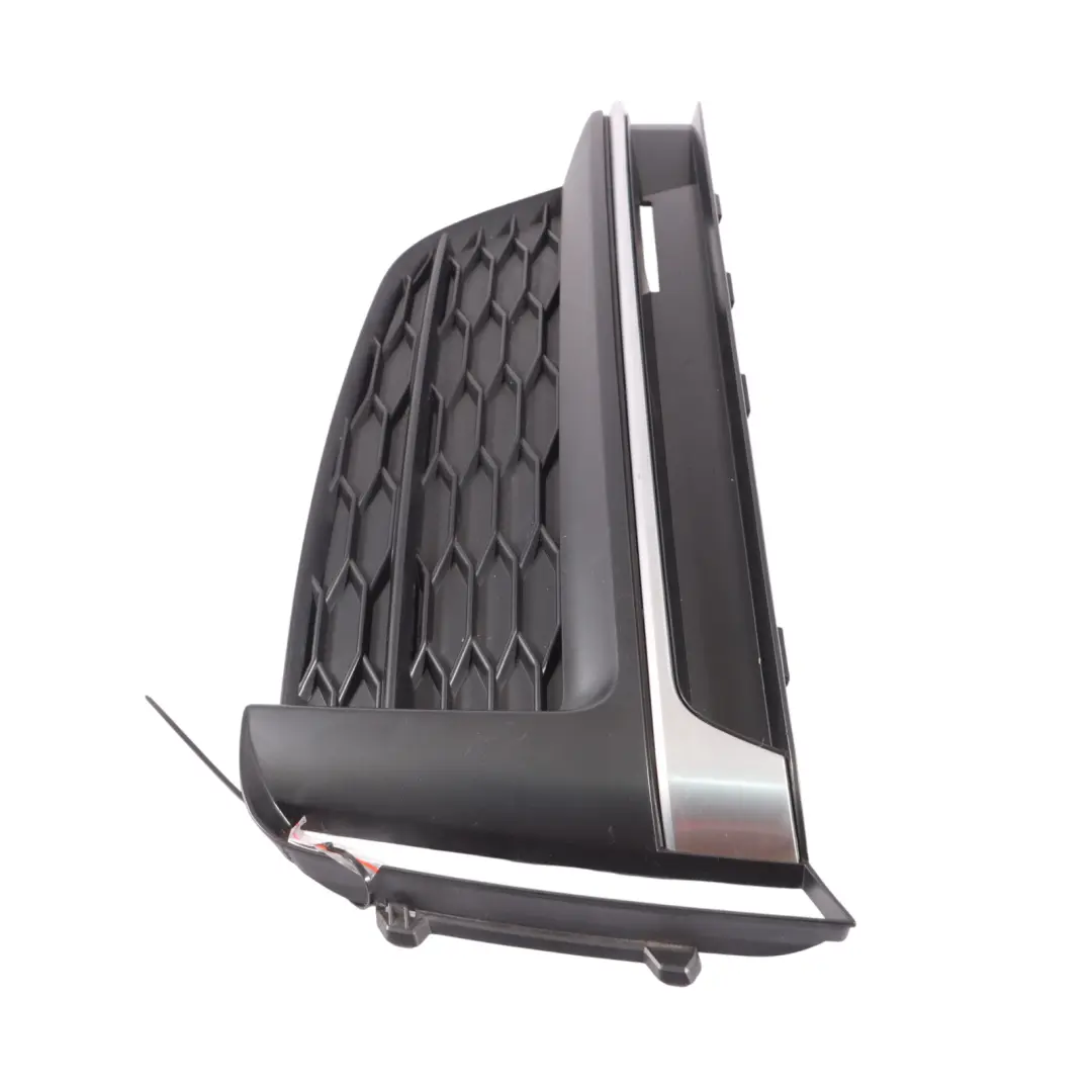Osłona Kratka Zderzaka Prawy Przód do Audi A5 F5 S-Line o numerze 8W6807682 Audi A5 F5 S-Line Osłona Kratka Zderzaka Prawy Przód - SKU 8W6807682 - Numer Części 8W6807682