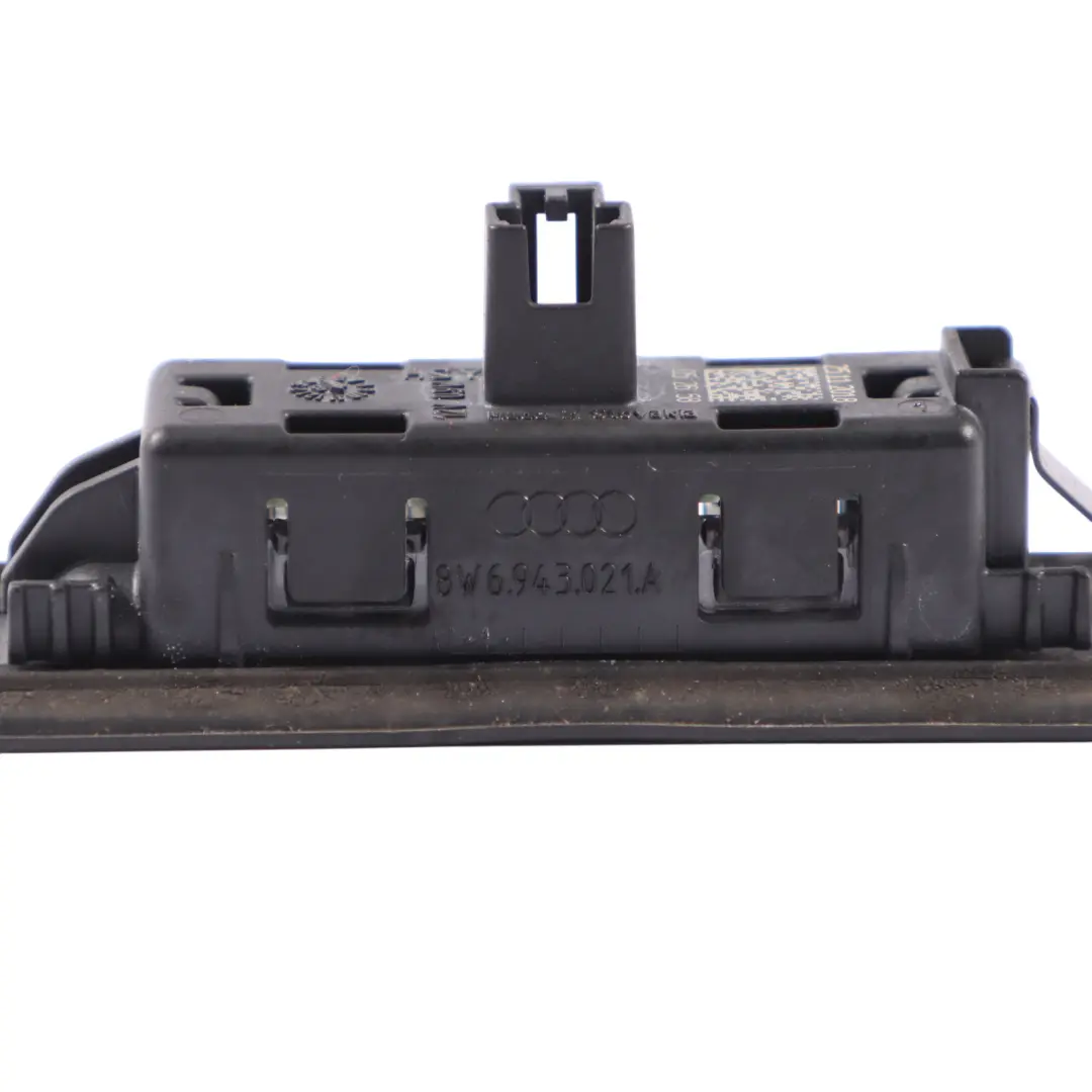 Lampa Lampki Oświetlenie Tablicy Rejestracyjnej do Audi A5 F5 o numerze 8W6943021A Audi A5 F5 Lampa Lampki Oświetlenie Tablicy Rejestracyjnej - SKU 8W6943021A - Numer Części 8W6943021A