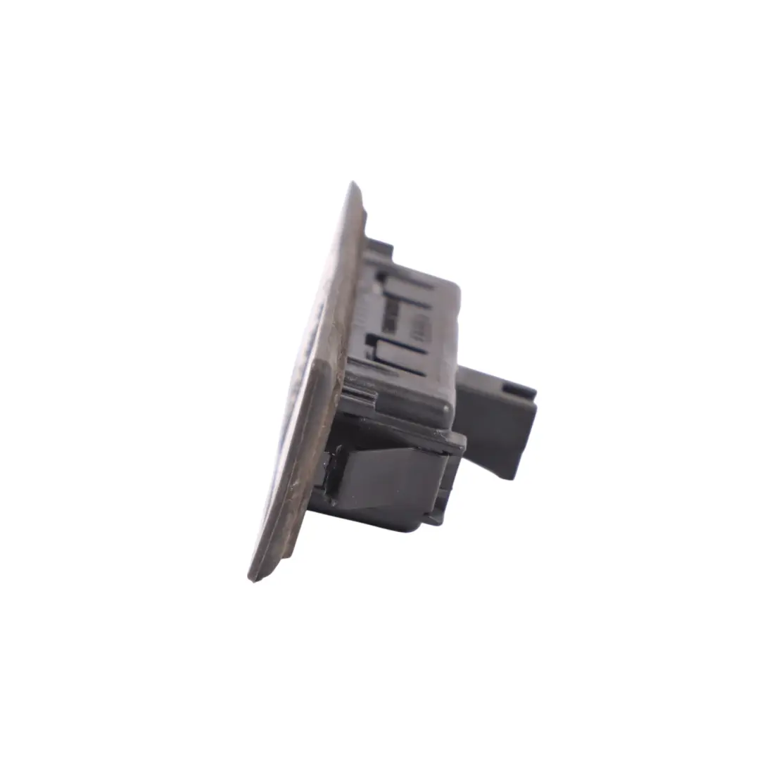 Lampa Lampki Oświetlenie Tablicy Rejestracyjnej do Audi A5 F5 o numerze 8W6943021A Audi A5 F5 Lampa Lampki Oświetlenie Tablicy Rejestracyjnej - SKU 8W6943021A - Numer Części 8W6943021A